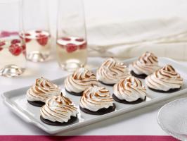 FNK_TeenyTinyChocolateCreamPie_H